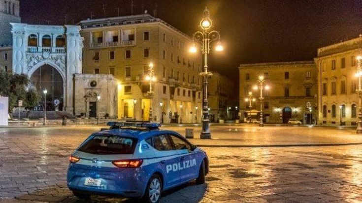 Rissa nel centro di Lecce, giovani si affrontano con bottiglie e spranga. Quattro feriti, un arresto