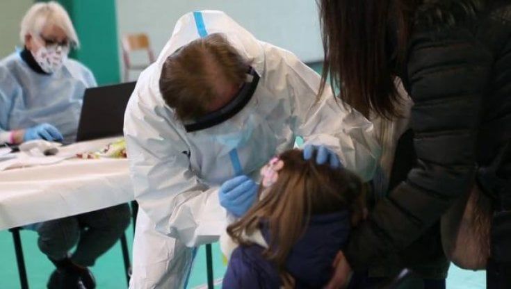 Covid, la Campania rischia di tornare "arancione" 