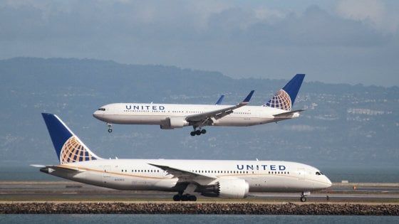 United Airlines, finiscono online i codici di accesso alle cabine di pilotaggio degli aerei