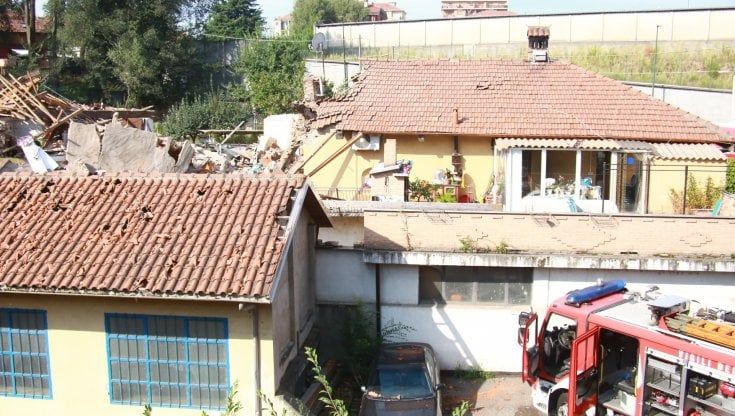 Palazzina crollata, la procura indaga: tra le ipotesi omicidio colposo o strage