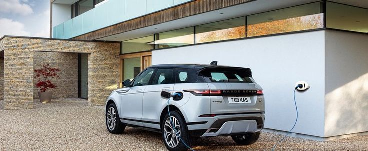 Range Rover Evoque e Land Rover Discovery, arrivano le ibride plug-in