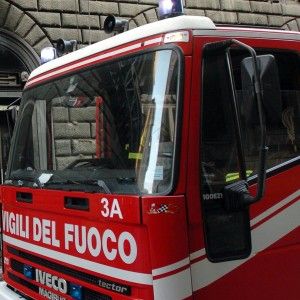 Livorno, fiamme in appartamento: due intossicati