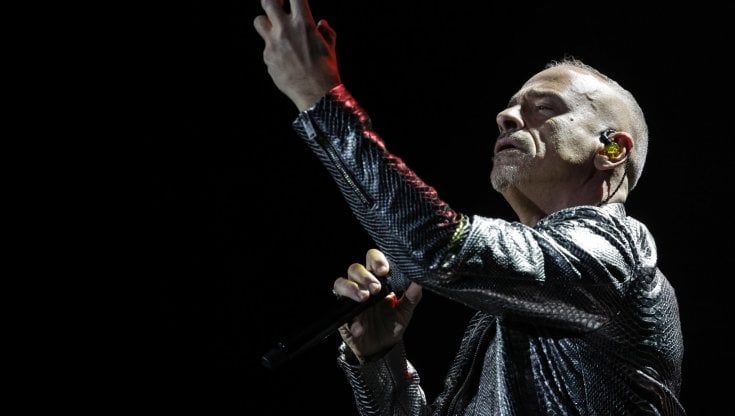 Eros Ramazzotti, al PalaSele di Eboli il super show è tecnologico