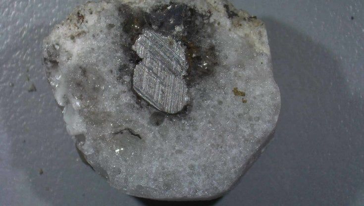 Scoperto un quasicristallo creato dalla potenza di un fulmine  