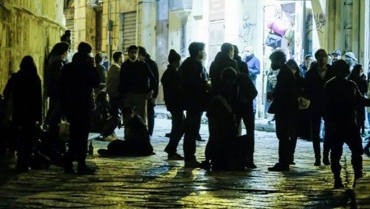 Coronavirus, nel Barese coprifuoco per i minori anticipato alle 16: "Con la variante inglese non si scherza"