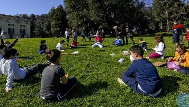Lazio in zona rossa, appello del garante nazionale per l'infanzia: "Scuola all'aperto contro il disagio dei ragazzi"