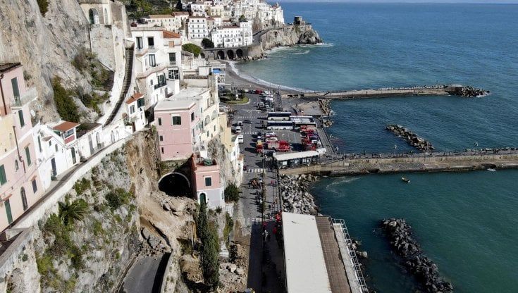 Frana ad Amalfi, la Regione chiede il commissario