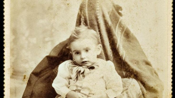 La fotografa Linda Fregni Nagler: “Ogni scatto nasconde misteri”