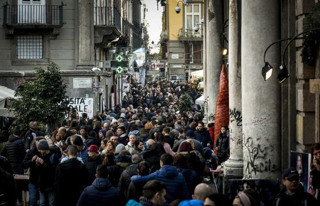 Napoli invasa dai turisti per la festa del nuovo anno