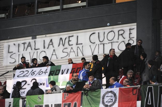 Danimarca-Italia, rimosso striscione contro Berlusconi