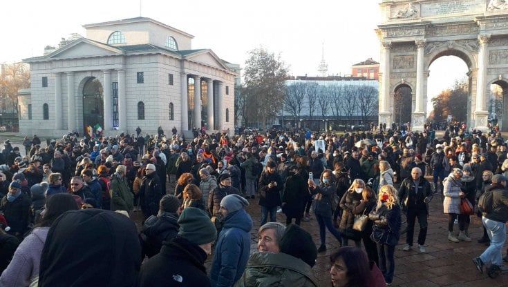 No Green Pass e No Vax, 21esimo sabato di protesta. C'è anche Pregliasco: "Qui per capire"