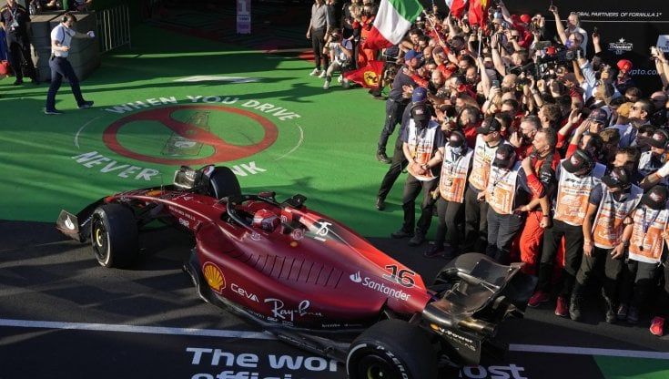 F1, Ferrari regina a Melbourne, Leclerc: "Questa macchina è una bestia". Binotto: "E' solo l'inizio"