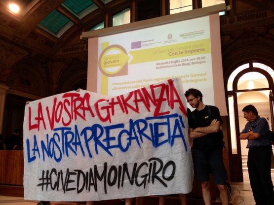 Contestazione al convegno su Garanzia giovani: "Il futuro ce lo scegliamo noi"