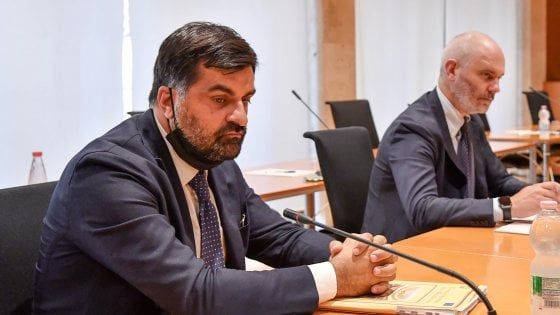 Csm, rinvio a settembre per Palamara. Ma Davigo non si astiene. Anche il renziano Ferri ricusa due dei suoi giudici