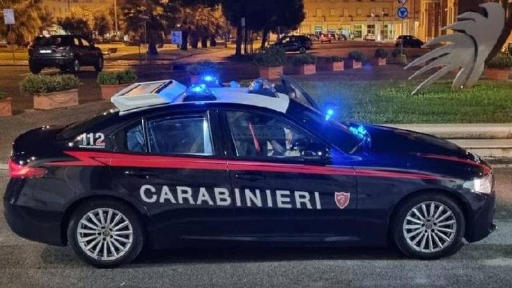 Sgombero casa occupata finisce in accoltellamento, scarcerati madre, figli e “zia” ai domiciliari