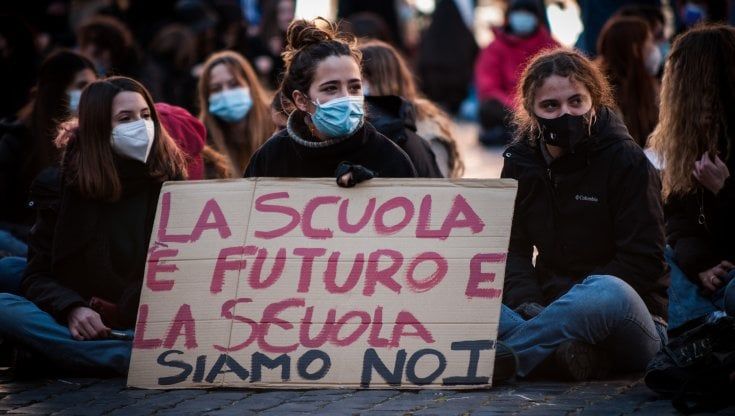 Scuola-Invalsi, Sasso: "Inaccettabile un altro anno con la Dad"/Covid, Sileri: "Mai più chiusure, c'è il Green pass"