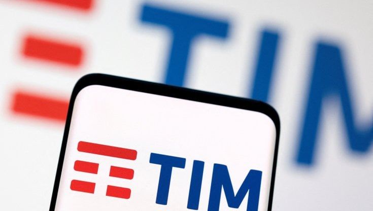 Tim pronta a tagliare 2 mila dipendenti