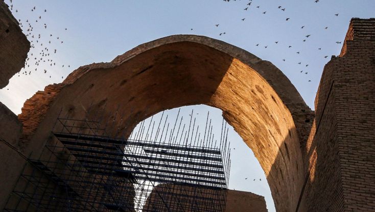 Iraq, il restauro dell'arco di Ctesifonte, antica capitale persiana