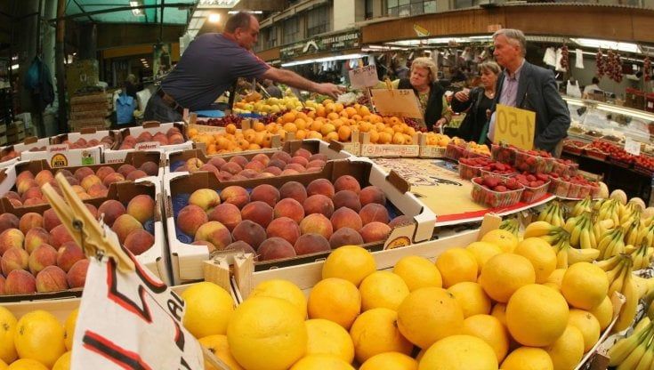 Genova, quanto è caro il carrello della spesa: la focaccia vale oro