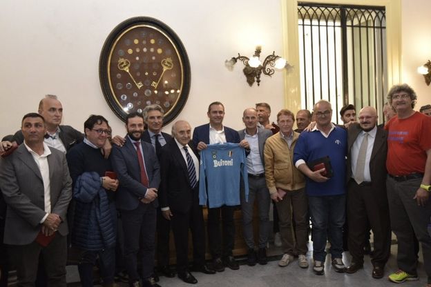 Il sindaco de Magistris premia il Napoli del 1987