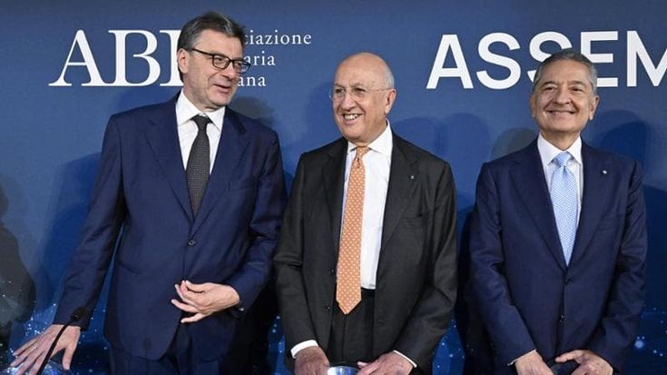 Patuelli: “Le banche fanno più della loro parte”. Giorgetti: “Devono contribuire alla crescita”