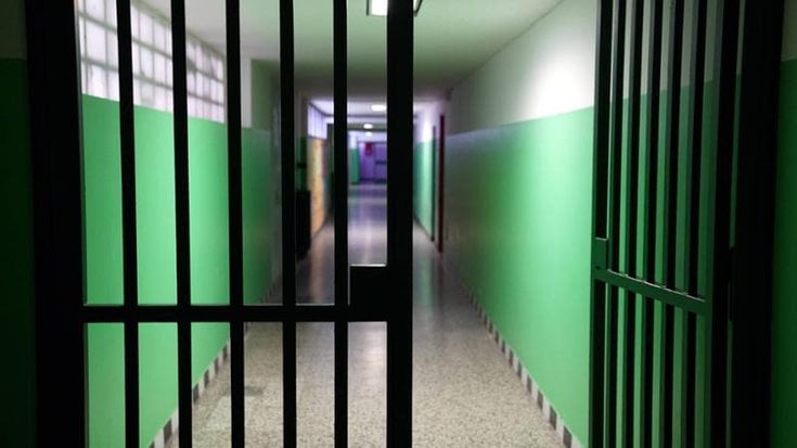 Al Beccaria tornano le divise della penitenziaria per ristabilire l’ordine: ma davvero l’abito fa il monaco?