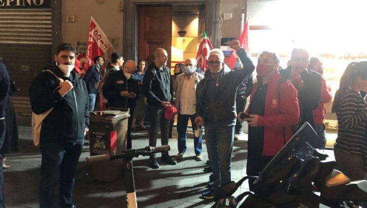 Green Pass, il presidio della Cgil di Napoli: "Noi argine a fascismo ed eversione"