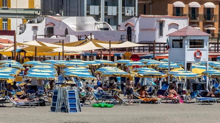 Ostia abbatte il lungomuro: più spiagge libere e 30 varchi verso il mare