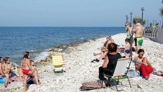 Bari, 15enne pestato tra i bagnanti a Palese. Il padre lancia appello su Fb: "Chi ha visto ci aiuti"
