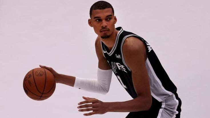 Nba al via, subito LeBron contro Jokic. Ma il più atteso è Wembanyama