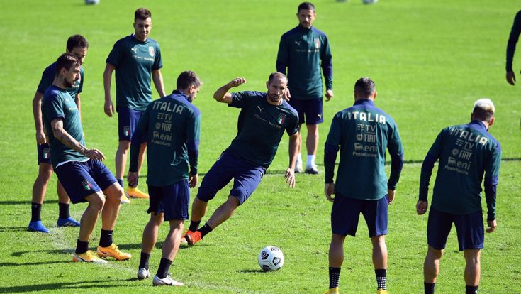Allarme Virus. Dalla A alla nazionale la marcia dei contagi che spaventa il calcio