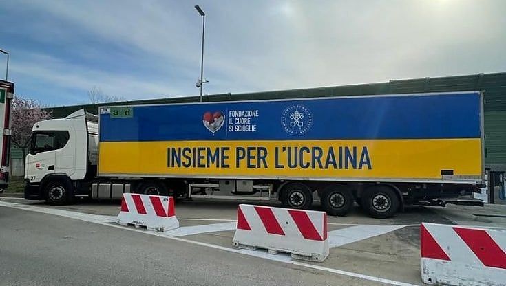 "Il cuore si scioglie" invia in Polonia un tir pieno di generi alimentari e vestiti