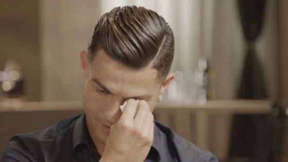 Ronaldo in lacrime al ricordo del padre: ''Non ha visto le mie vittorie''
