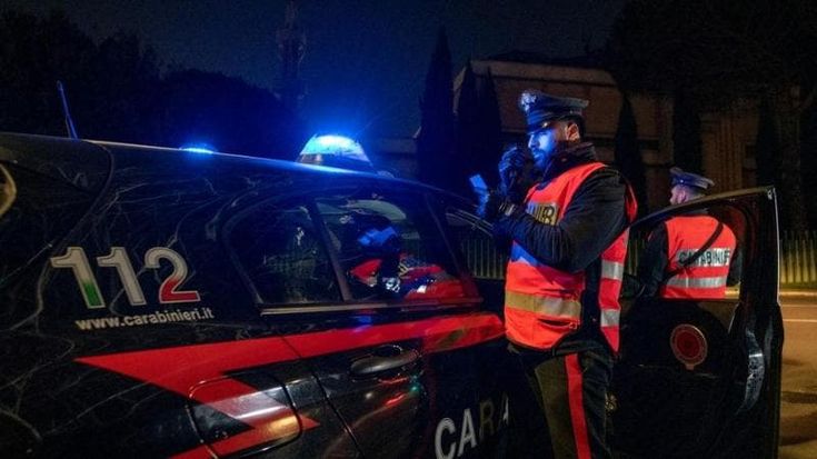 Spedizione punitiva nella notte a Torino: coppia aggredita in casa, cinque arresti