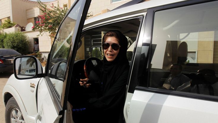 Arabia Saudita, il primo giorno delle donne al volante