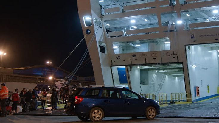 Nave in ritardo nella calura: passeggeri senza notizie e con poca acqua, multa alla compagnia