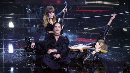 Maneskin, a Sanremo due standing ovation per la band dei record. E Damiano si commuove  