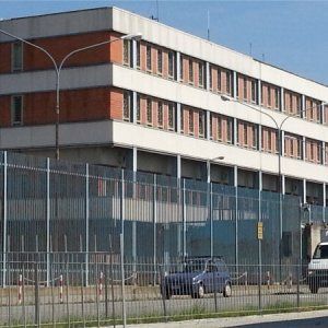 Ivrea, detenuto aggredisce e tenta di strangolare un agente di custodia