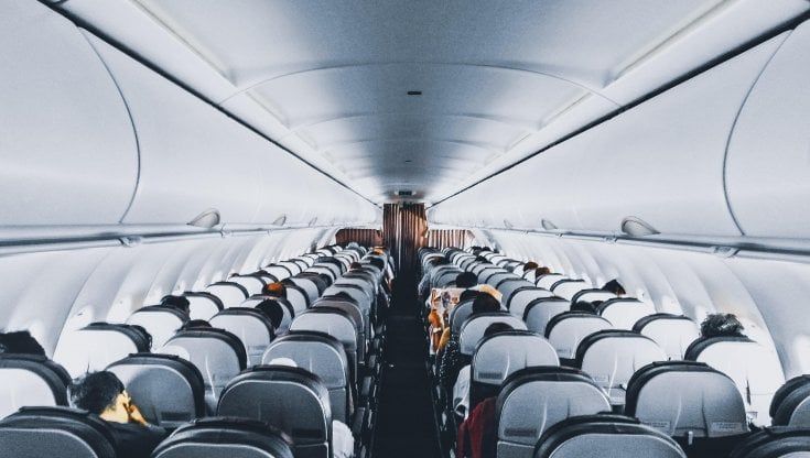 Coronavirus, le nuove regole europee per viaggiare in aereo