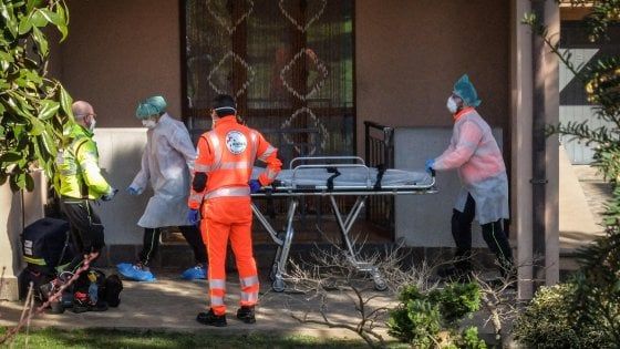 Coronavirus, anestesista di Bergamo: "Reggeremo pochissimo, ogni giorno intubiamo sette pazienti"
