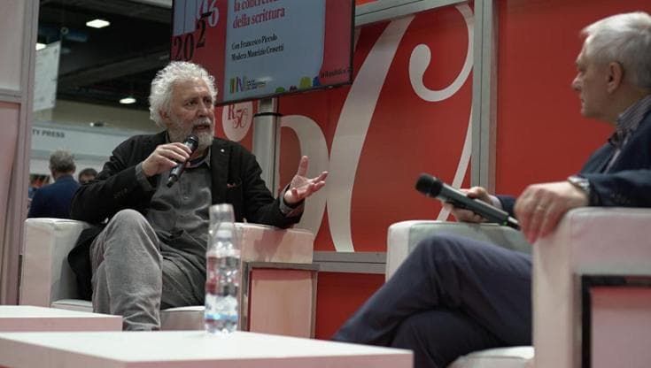 Salone del libro, Francesco Piccolo: "La profezia di Habemus papam? Una botta di c..."