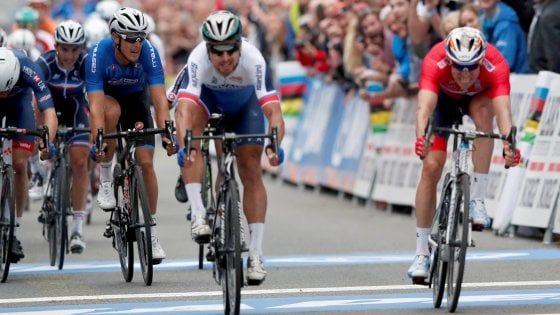 Ciclismo, Mondiali: storico tris di Sagan. Italia ai piedi del podio: Trentin è quarto