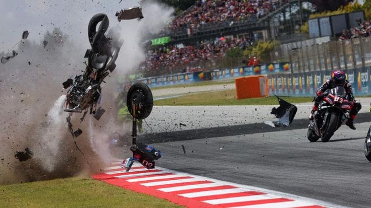 Gp da incubo in Catalogna: per Zarco lesione al crociato, per Alex Marquez operazione alla clavicola