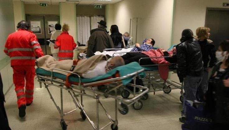 Influenza e ponti festivi, più posti letto e stop agli interventi non urgenti negli ospedali