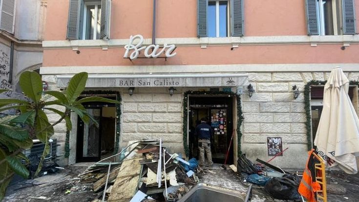 Bar San Calisto, parte il restyling: “Portatevi via un pezzo di rione”