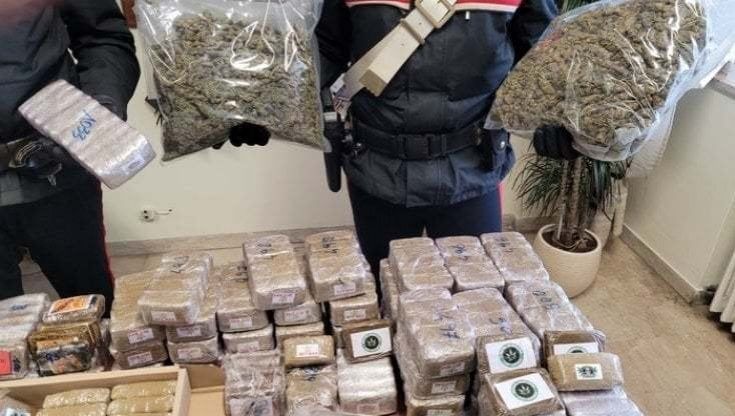 Il baby corriere della droga alla sua prima missione: un trasporto di 10 chili di hashish