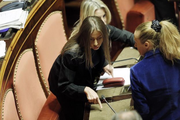 Decadenza Berlusconi, senatrici FI in nero: lutto per la democrazia