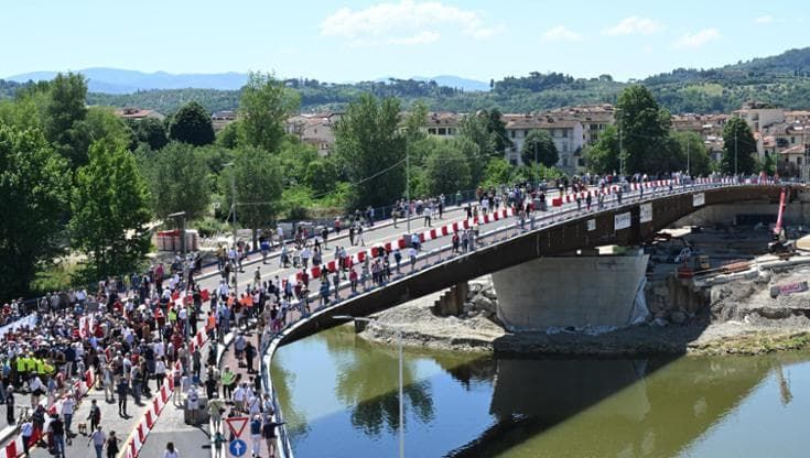 Firenze, inaugurato il nuovo Ponte Nencioni con un bagno di folla. Funaro: “Un giorno storico”