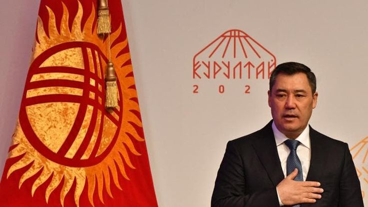 Il Kirghizistan cambia bandiera: “Togliamo il girasole, è simbolo del servilismo”
