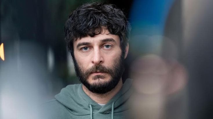 Lino Guanciale: “Se c’è una serie paranormale, pensano subito a me. Ma adesso torno al cinema con una commedia romantica”